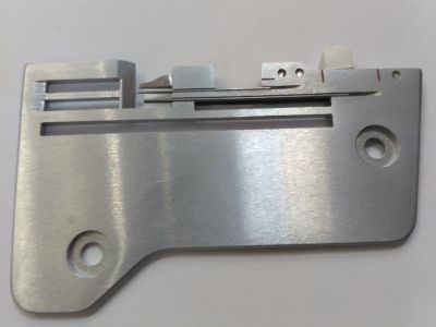 Игольная пластина (thread plate) Juki MO-644/654, Bernina 700/800